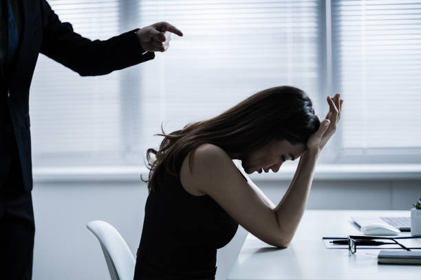 DEALING WITH A NARCISSISTIC COLLEAGUE; How to Manage Narcissistic Personality Disorder.